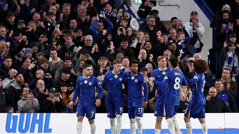 Chelsea ride luck to beat Brentford in coach Rosenior's league debut