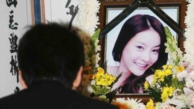 被控逼已故张紫妍陪睡上百次　经纪公司老板13年后大反击