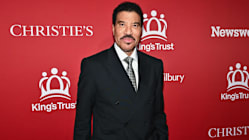   Penyanyi Amerika Lionel Richie dirawat di ICU selepas konsert