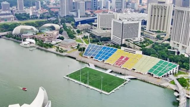 业者：许多国人决定在国庆日当天到滨海湾一带用餐