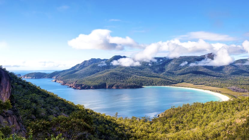 Singapore Airlines, Cathay Pacific in talks to launch direct flights between Tasmania and Asia Singapore Airlines, Cathay Pacific in talks to launch direct flights between Tasmania and Asia