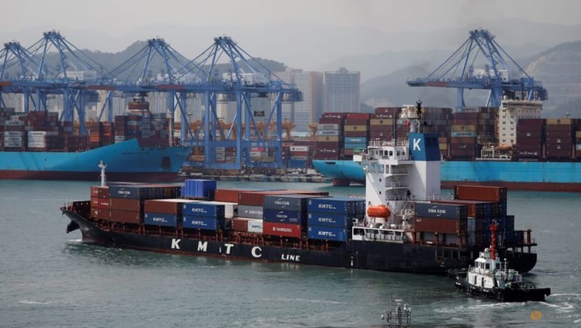 South Korea's economy barely grows in Q3 as exports dip South Korea's economy barely grows in Q3 as exports dip