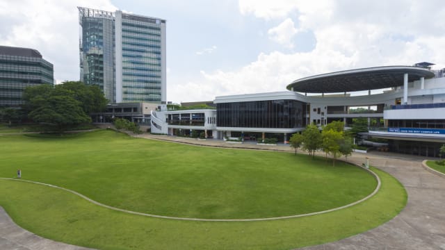 每周精选：国大稳居QS世界大学排行榜前十