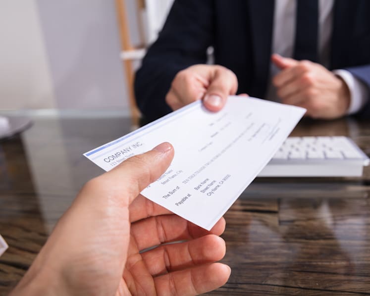 Deadline for banks to cease processing corporate cheques extended to end-2026