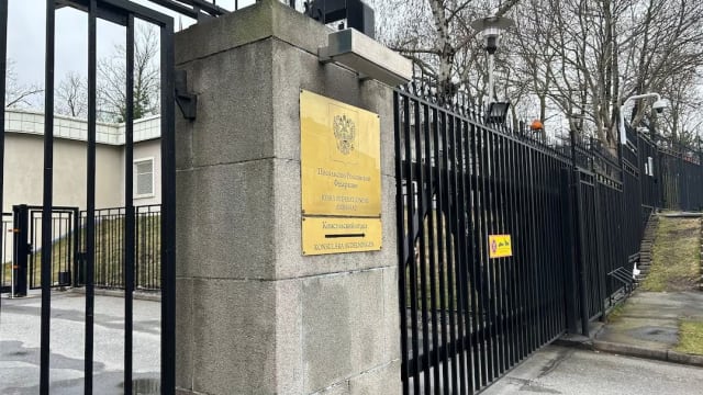 开车冲撞俄罗斯驻瑞典大使馆大门 一名乌克兰男子被捕