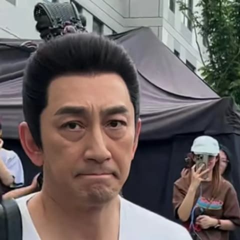 明星吴启华惊人变化!皮肤松弛、眼袋严重,瞬间老去10年!