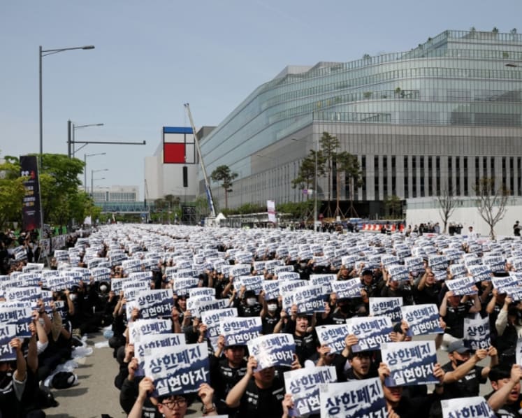 At Samsung, the global AI boom spurred a looming strike and deep divisions