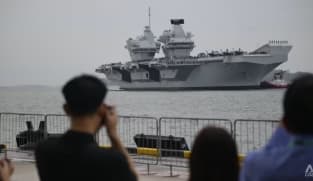 Kapal induk Britain berlabuh di Pusat Kapal Pesiaran Marina Bay 