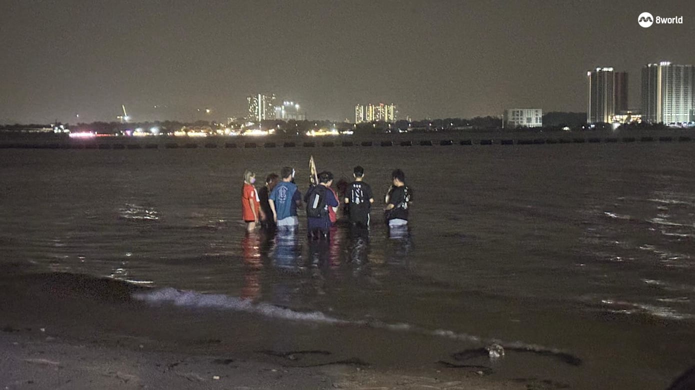 海莲坛在三巴旺海边进行招魂仪式。（图：张慧仙）