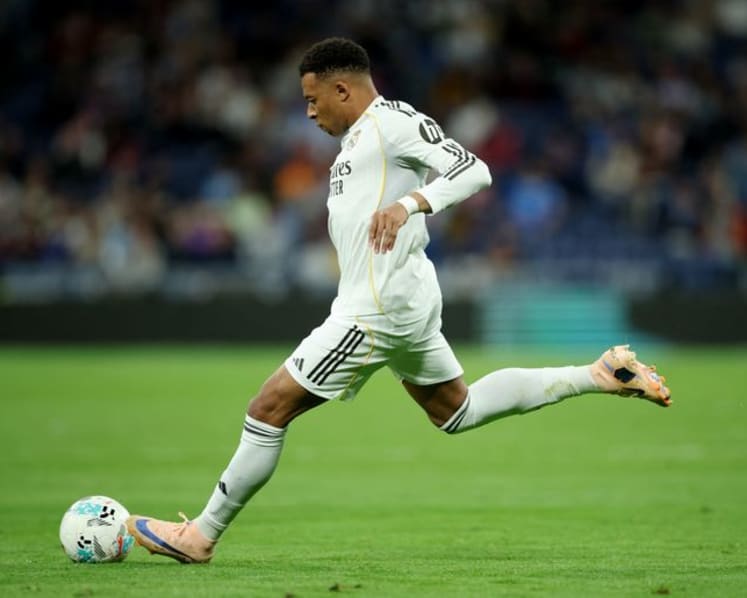 Mbappe booed on return as Real Madrid beat Oviedo 2-0