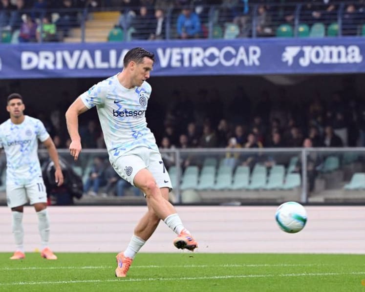 Inter edge Verona with Zielinski brilliance and late own goal