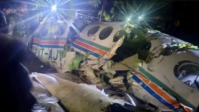 印度一架紧急救护飞机失事坠毁 七人罹难