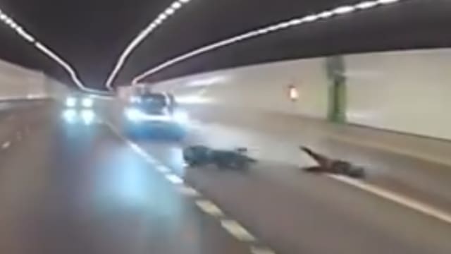 摩托车隧道中打滑撞墙 男骑士受伤送院
