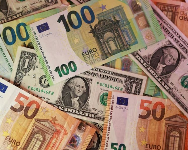 Euro dips as Iran conflict stirs growth fears