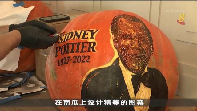 万圣节来临 洛杉矶民众雕刻南瓜大显身手