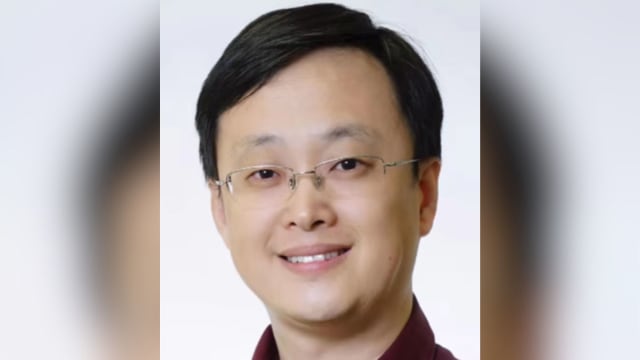 被指抄袭学生论文 南大：曲景毅11日已非职员