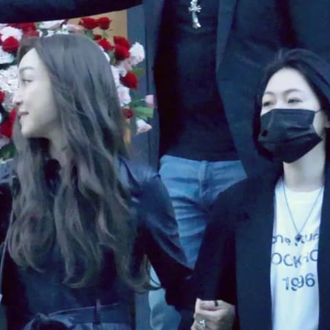 疗伤四个月后首次公开亮相,小S携手二女儿创作展揭开神秘面纱,引领艺术新潮流