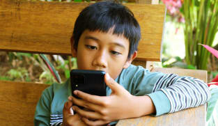 Ketika AI sudah jadi 'bestie' anak dan remaja, waspadai bahayanya!