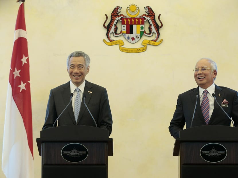 Singapore's PM Lee Hsien Loong and Malaysia's PM Najib Razak hold a joint press conference in Putrajaya on Dec 13, 2016. Photo: Jason Quah/TODAY