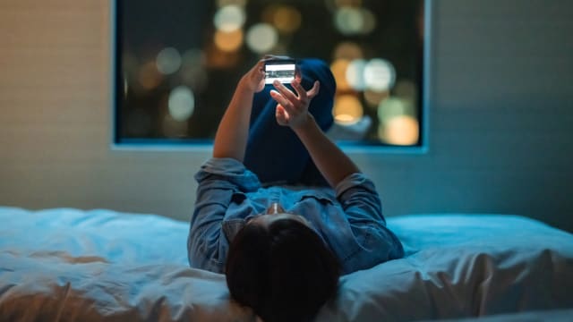 “躺床上摆烂”成了TikTok时下流行趋势