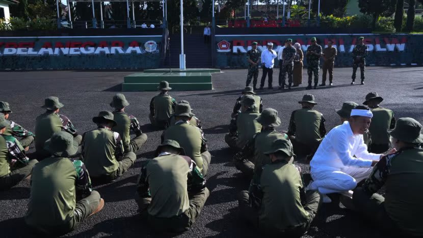 Inovatif atau 'berbahaya'? Ketika vasektomi, barak militer dan kebijakan kepala daerah lainnya jadi sorotan 