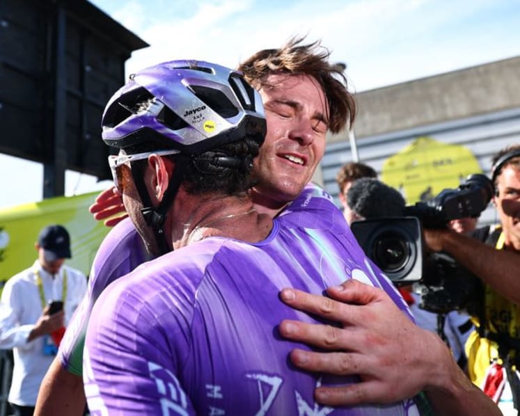 Schmid wins Tour de France stage 13 as Pidcock closes in on overall leader Pogacar