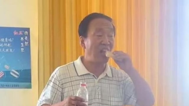 为证明自家肥皂无添加物 中国厂家老板生吃肥皂