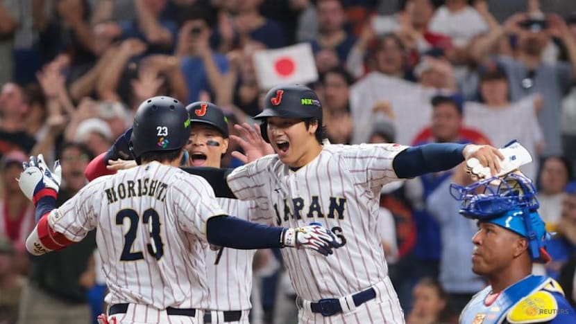 Baseball-Venezuela stun Japan to reach WBC semi-finals, Italy eliminate Puerto Rico