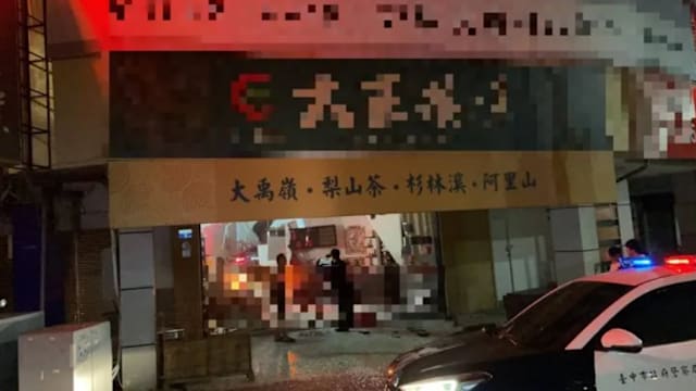 宝马凌晨冲入店家 撞死熟睡台湾老妇