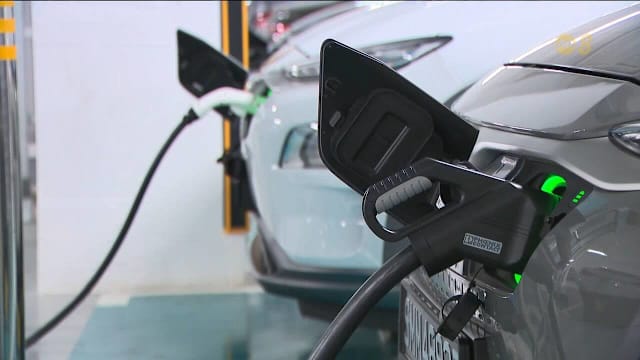 本地电动车充电桩使用率三个月内增近一倍