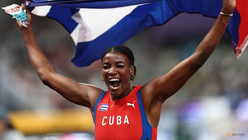 Perez Hernandez caps great year with triple jump gold
