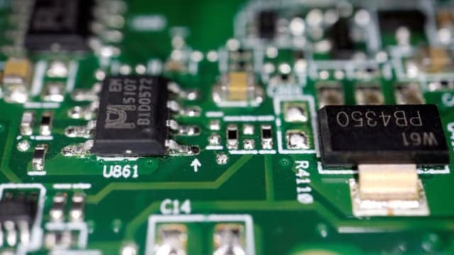 彭博社：美国拟进一步收紧对华半导体出口限制