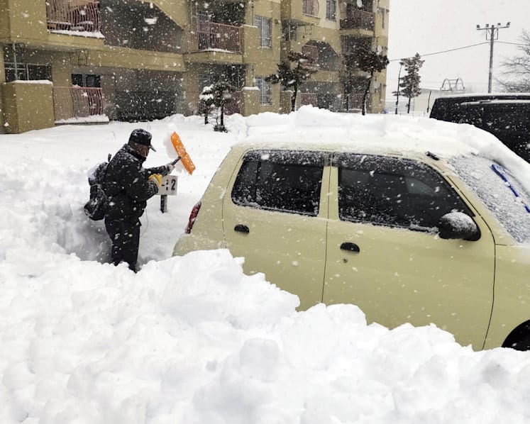 Heavy snow in Japan leaves 17 dead, dozens injured