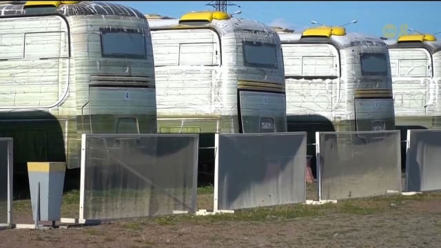 俄景点住宿选择不足 有公司将迷你巴士改造成客房