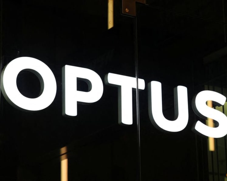 Australia's Optus suffers service outage, says vandals cut fibre