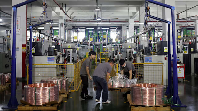 中国制造业活动连续六个月萎缩 但跌势放缓