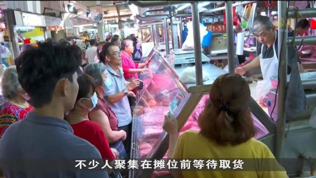 受访摊贩：顾客担心食材难以保鲜 买气同比减少三成
