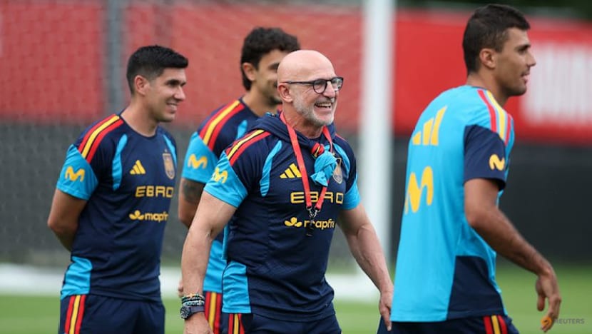 Spain's De la Fuente says they must keep improving ahead of Uruguay clash
