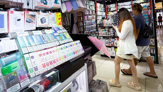 本地严打电子烟 新山业者：九成顾客仍来自狮城