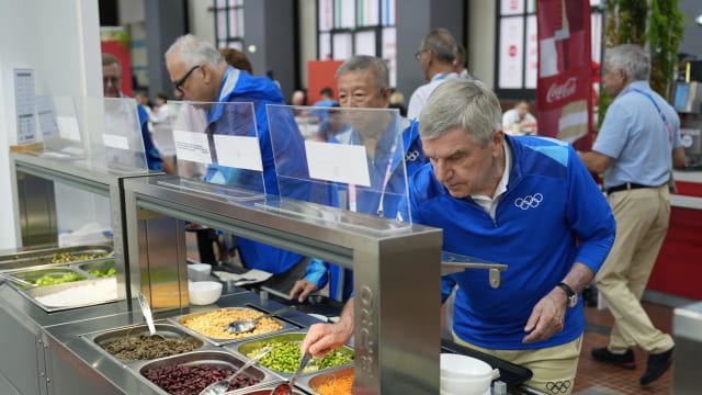 选手村食物供应不足还出现生肉 惹英国代表团不满