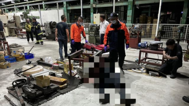 台湾工厂发生意外 死者父亲目睹儿子死状 