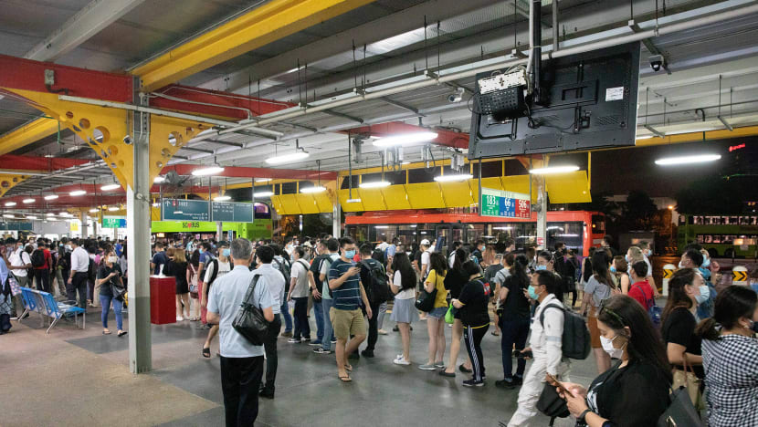 Detraining commuters last resort; inevitable that overcrowding occurred during Oct 14 MRT breakdown, says Ong Ye Kung