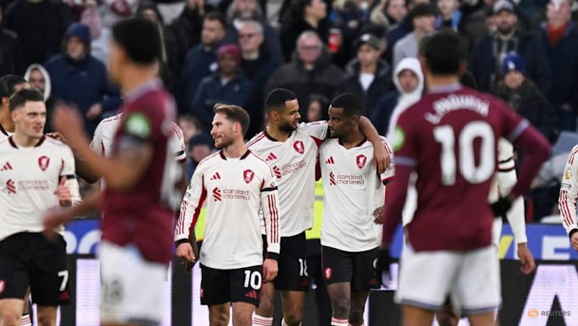 Arsenal held by 10-man Chelsea, Liverpool halt woeful run