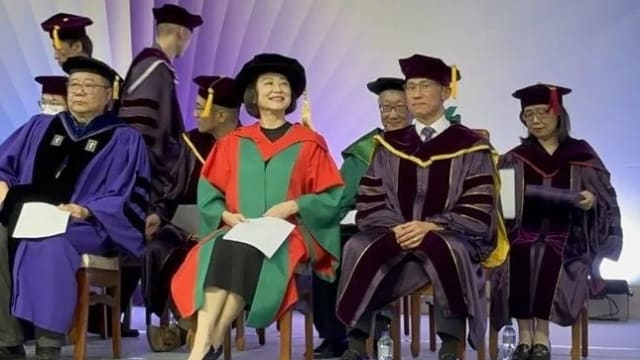 为清华大学毕业生致词　林青霞一度忘词掀热烈反应