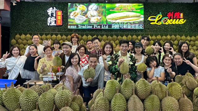 《新游记》台前幕后共享“榴梿宴”预庆香港公演成功，梁文福期待他乡再见这位故人！