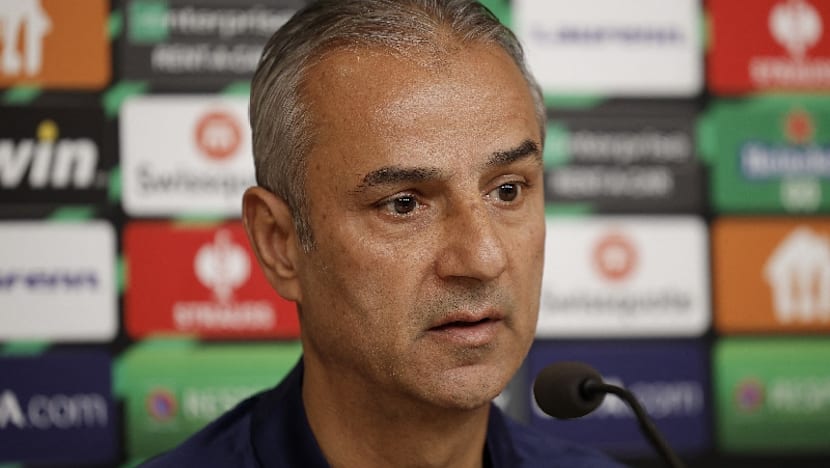 Fenerbahce coach announces resignation, club president tells him to stay