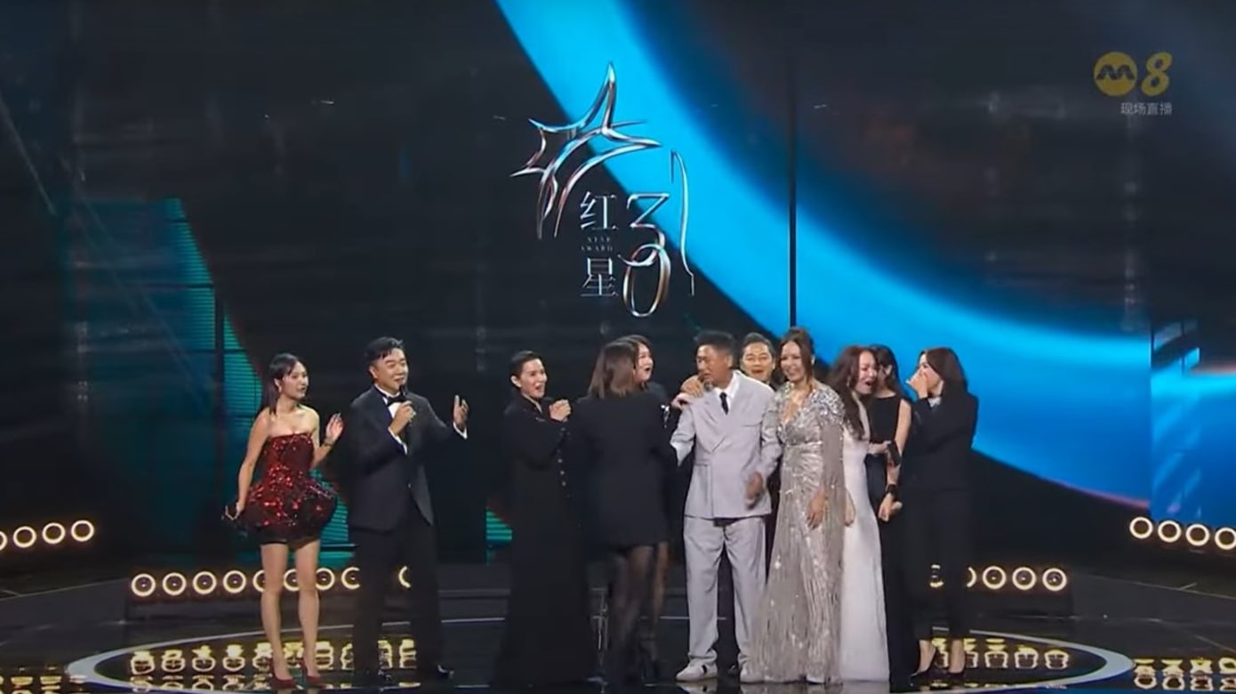 【红星30】周润发“一句话”，让本地阿哥阿姐纷纷冲上台合照！