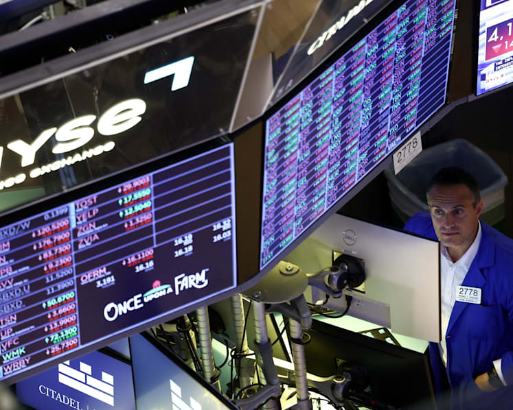 US stocks fall, bond yields rise as Middle East war drags on