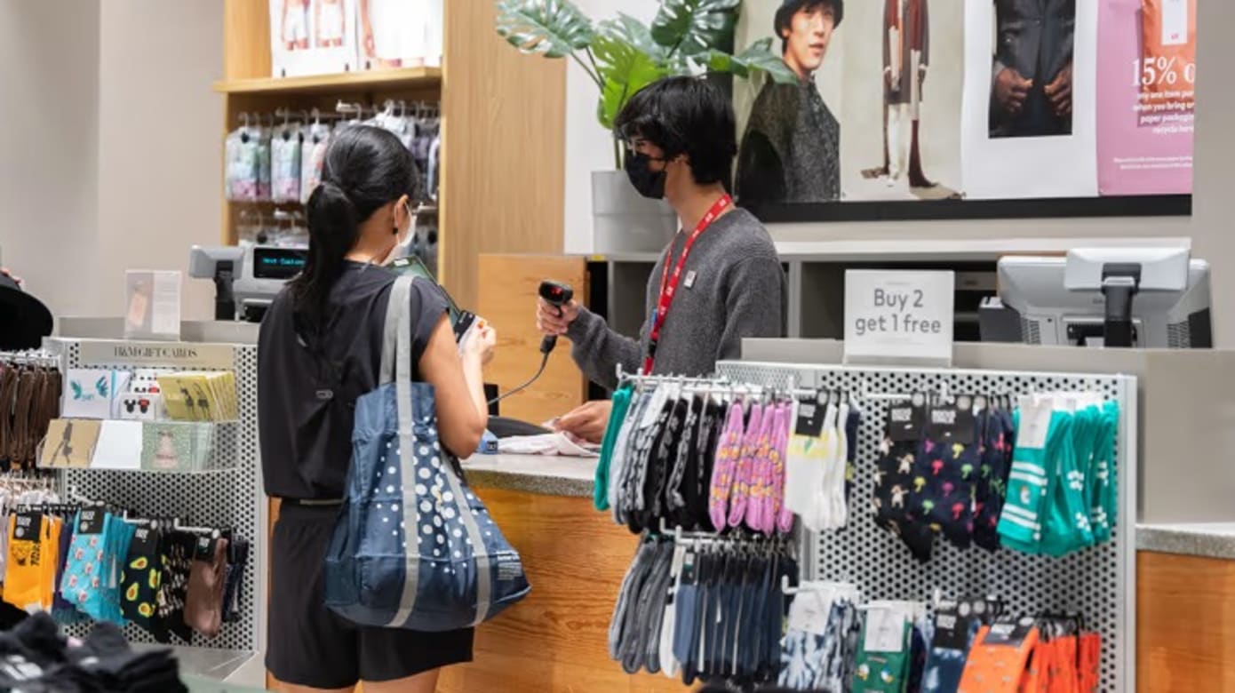 我国1月零售销售额 年比下跌0.4%