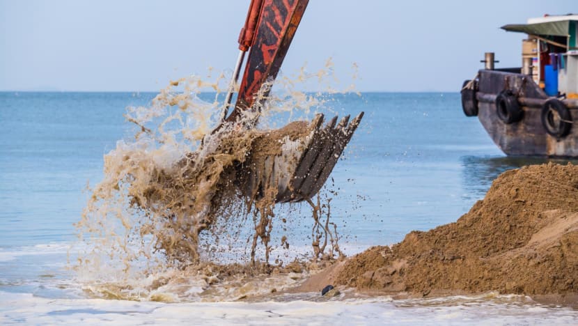 Indonesia’s move to allow export of sea sand draws brickbats, but Jokowi defends change Indonesia’s move to allow export of sea sand draws brickbats, but Jokowi defends change